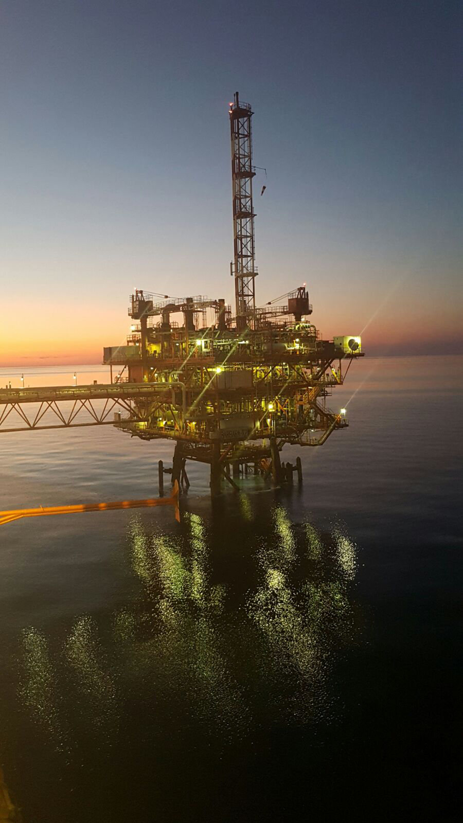 Piattaforma petrolifera in mar Adriatico